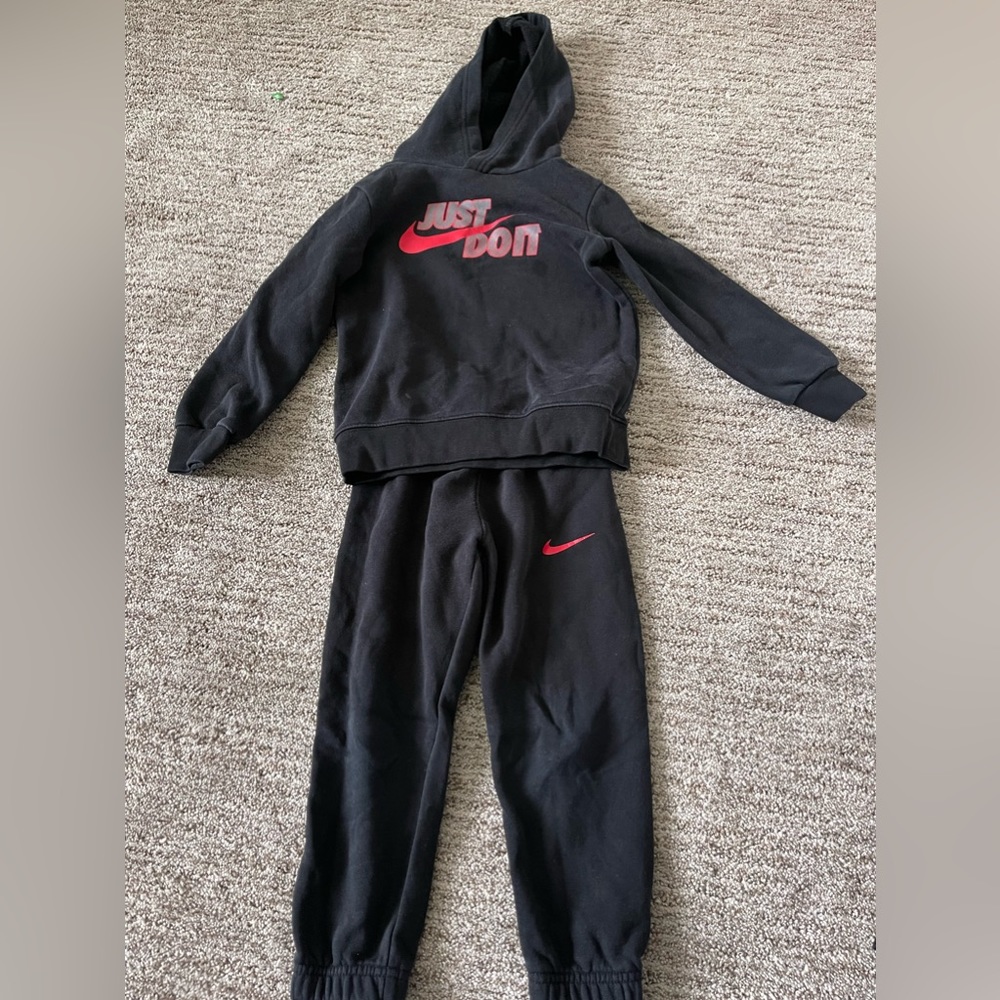 Toddler Nike Black Sweat Outfit size 3T. Small stain (pictured)